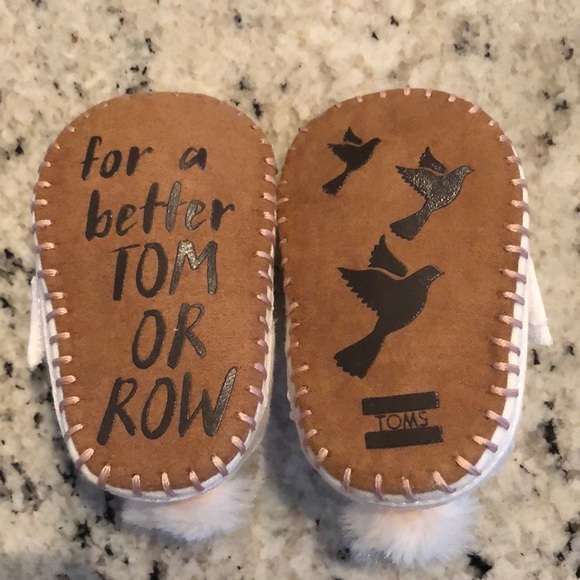TOMS Bunny Crib Shoe - Picture 2 of 4